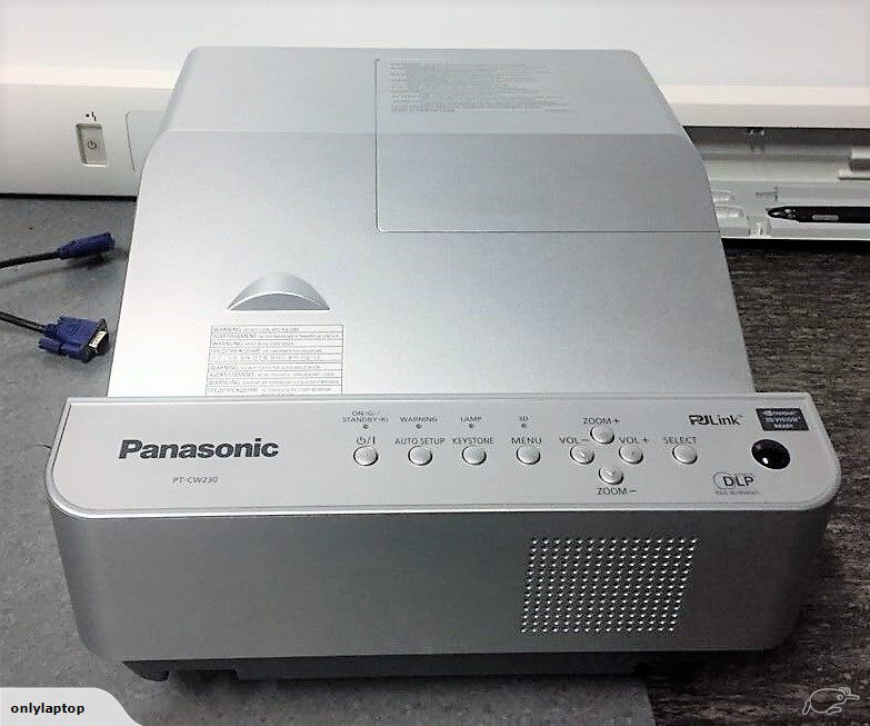 $1 Reserve - Panasonic PT-CW230EA Projector With Screen